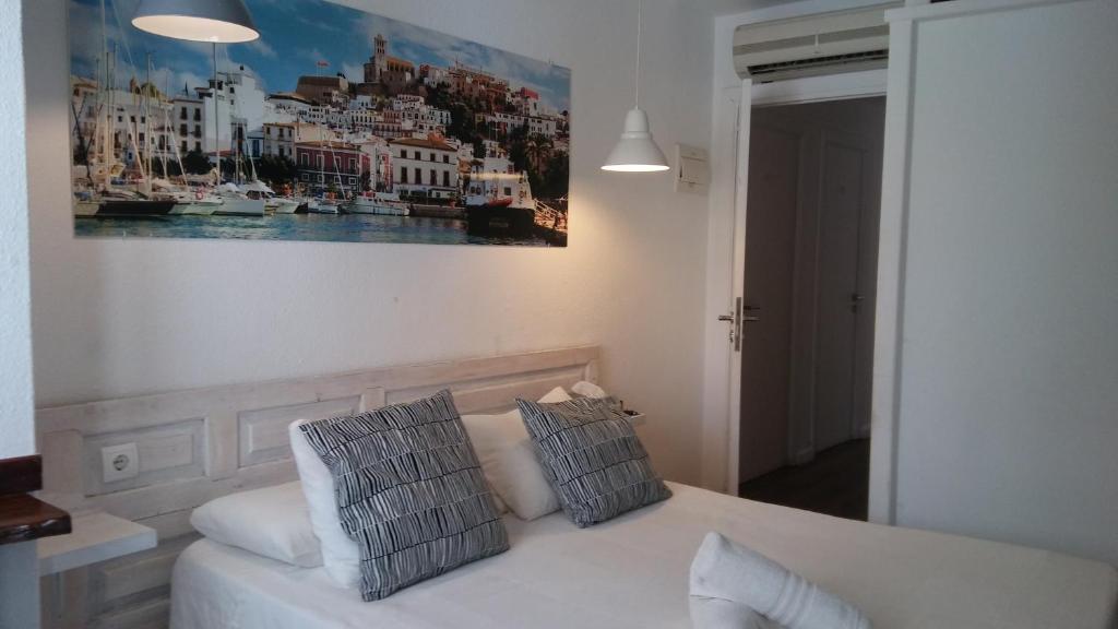 Hostal Ibiza - Deluxe Double Room With Shower