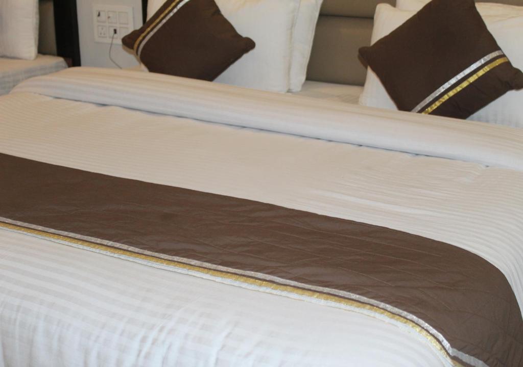 Postel nebo postele na pokoji v ubytování HOTEL SHIVAYE