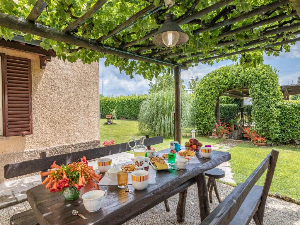 a wooden table with food on it in a garden at La Pergola in Monticiano