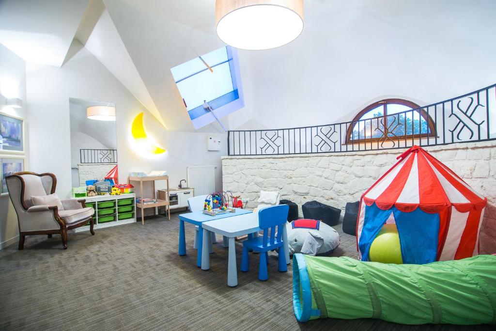 Posedenie v ubytovaní Hotel Kazimierzówka
