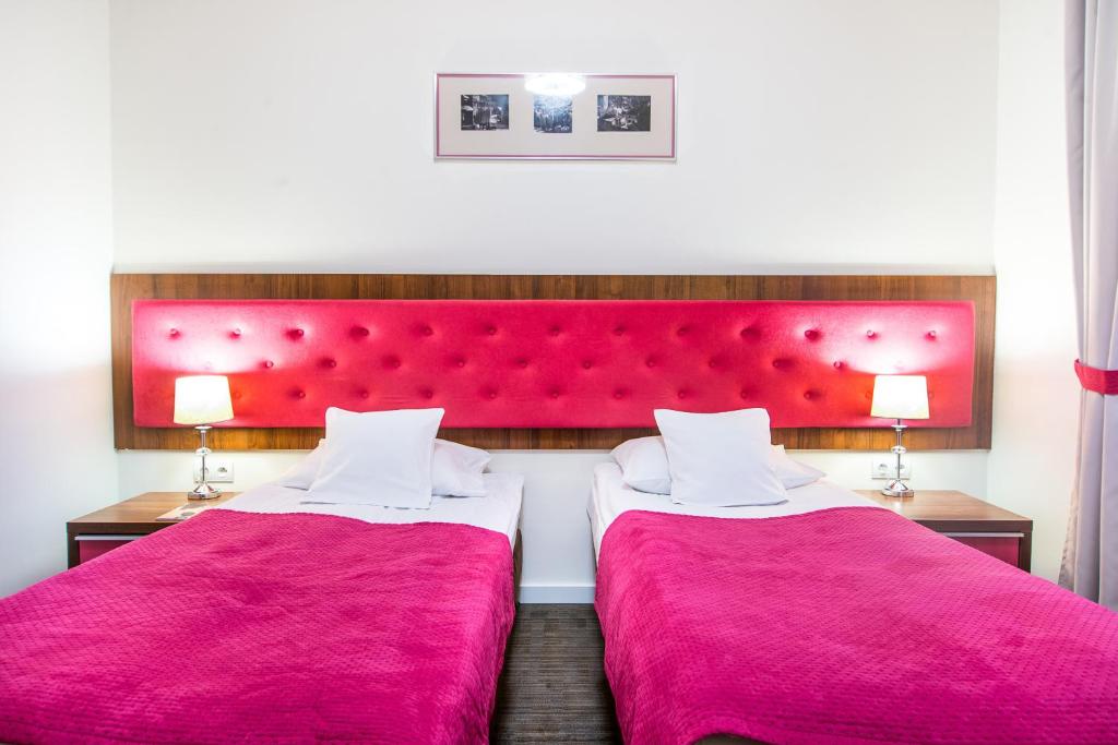 Posteľ alebo postele v izbe v ubytovaní Hotel Kazimierzówka