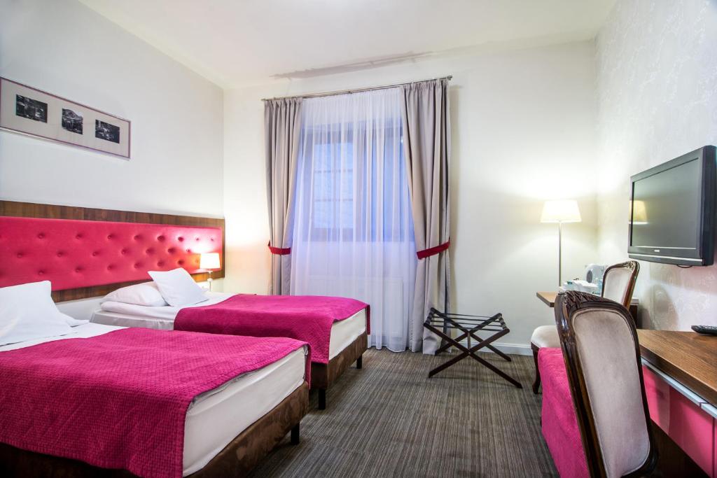 Posteľ alebo postele v izbe v ubytovaní Hotel Kazimierzówka