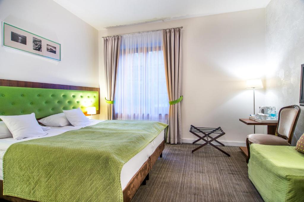Posteľ alebo postele v izbe v ubytovaní Hotel Kazimierzówka