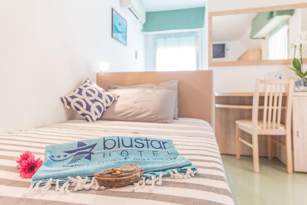 Postel nebo postele na pokoji v ubytování Blu Star Hotel