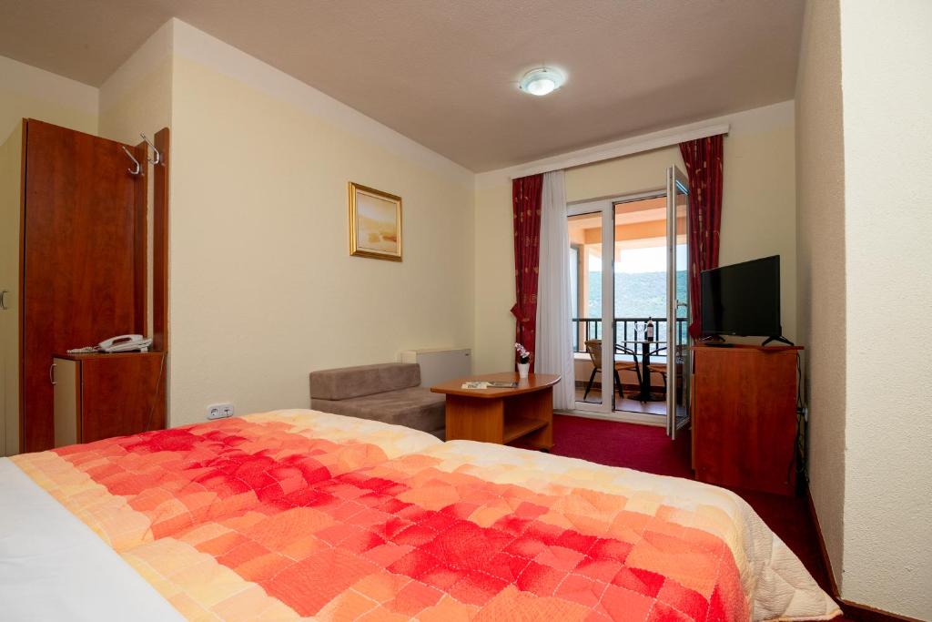 TV a/nebo společenská místnost v ubytování Hotel Adria