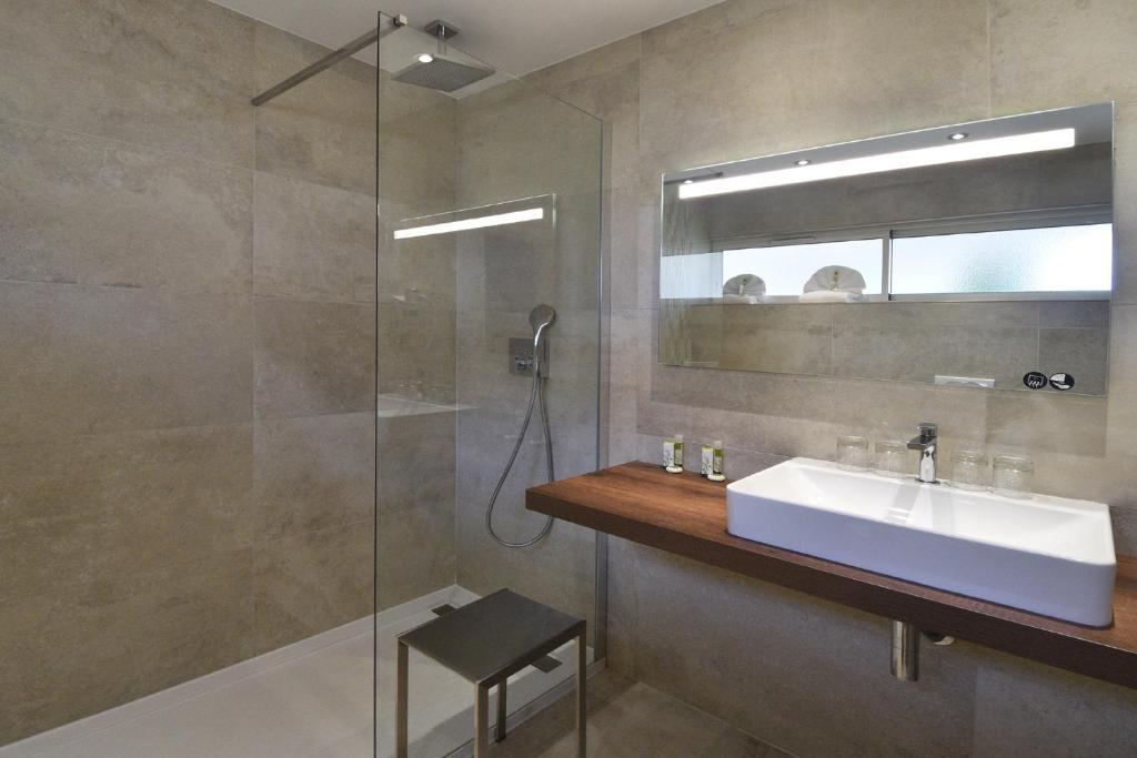 Koupelna v ubytování Calvi Hôtel