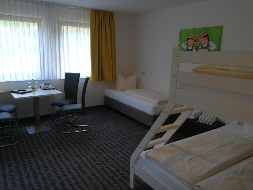 Postel nebo postele na pokoji v ubytování Hotel Sonne