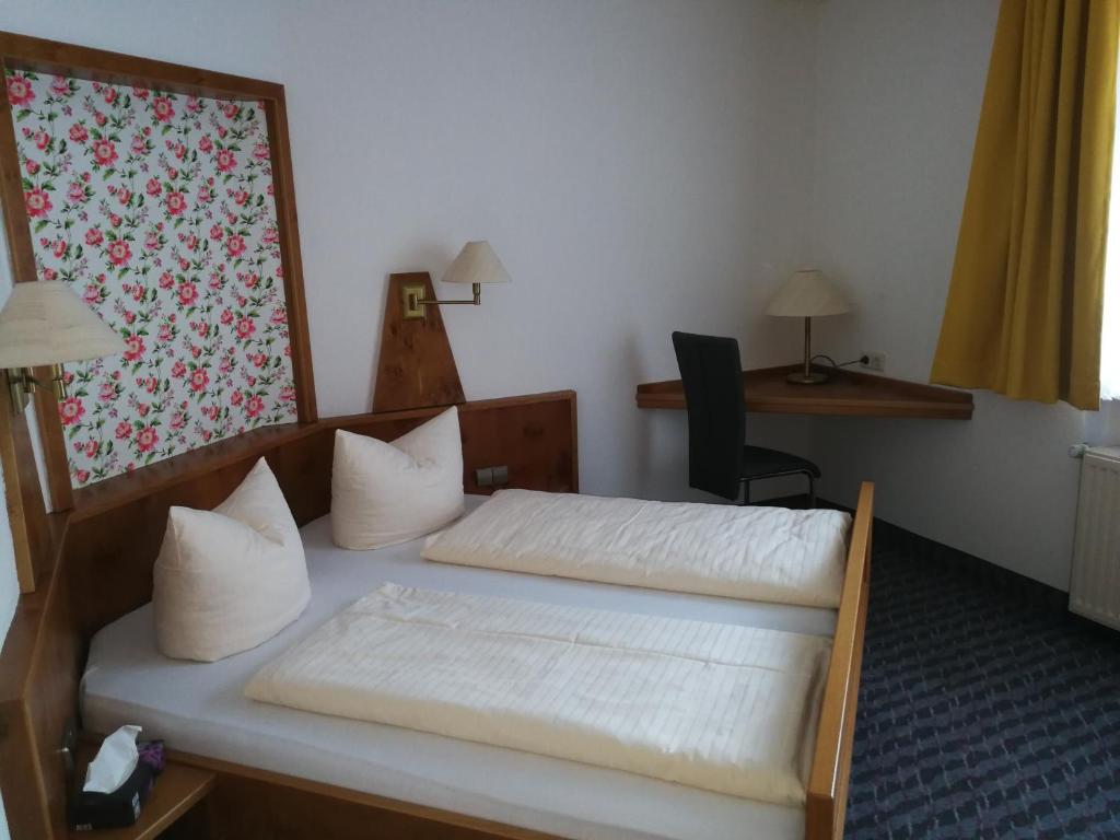 Postel nebo postele na pokoji v ubytování Hotel Sonne