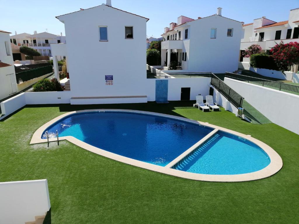 a swimming pool on the roof of a house at VILLA DIPLOMADO (RELAX EN EL PARAISO) in Es Mercadal