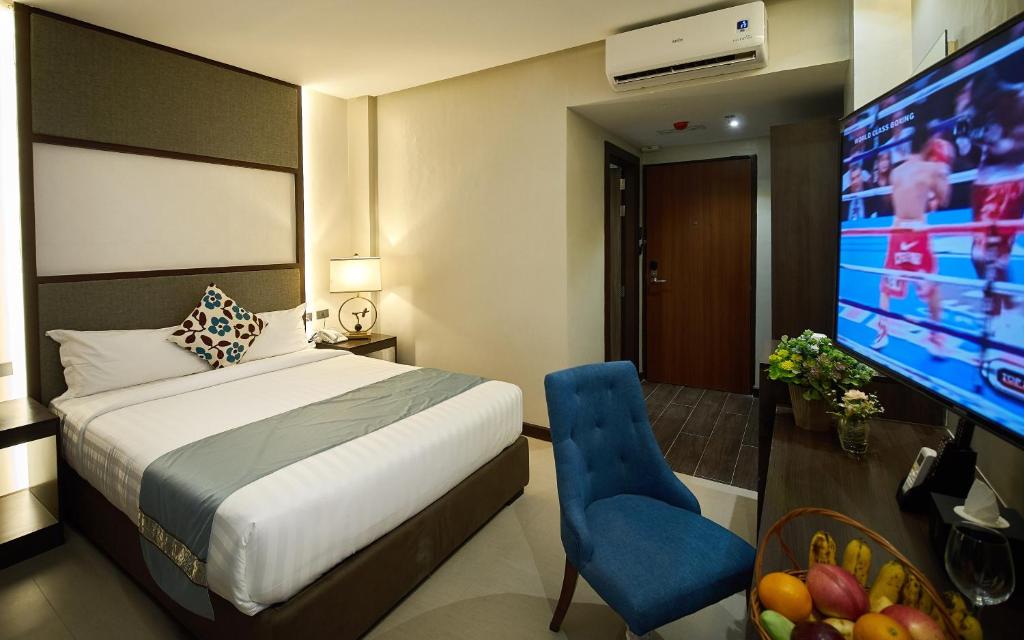 J7 Plaza Hotel - Standard Queen Room