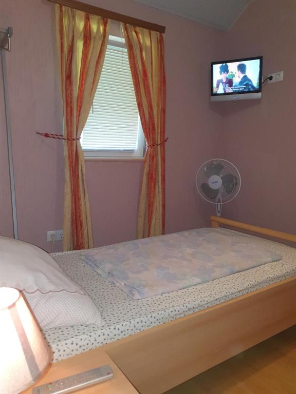 HOSTEL 