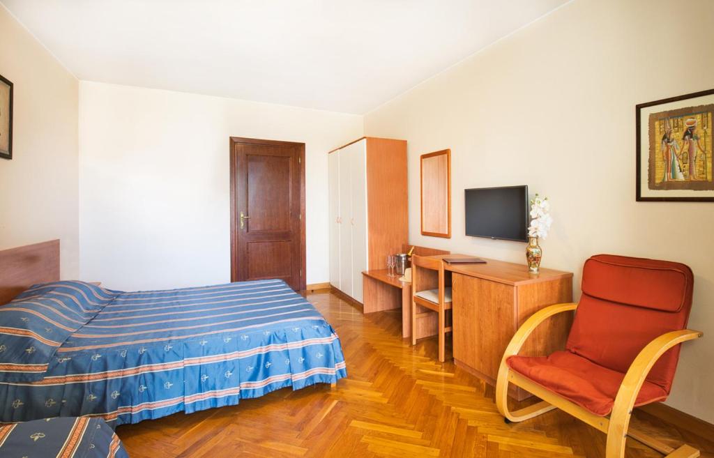 Telewizja i/lub zestaw kina domowego w obiekcie Villa Sveta Eufemija - Bed and breakfast