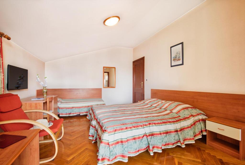 Łóżko lub łóżka w pokoju w obiekcie Villa Sveta Eufemija - Bed and breakfast