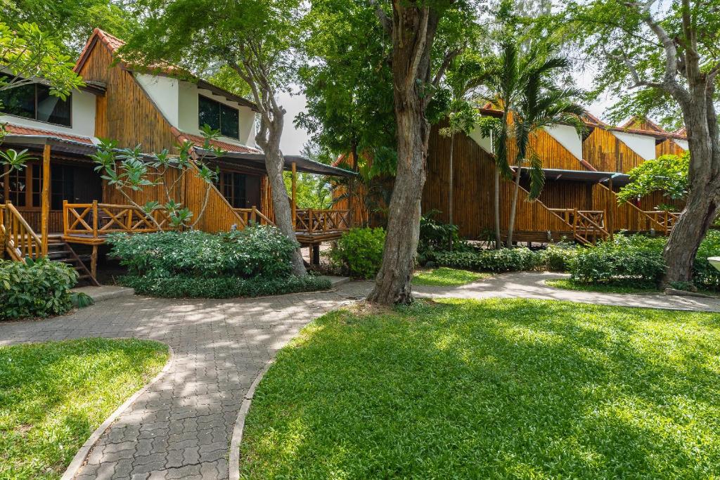 Garður fyrir utan Regent - Chalet, Hua Hin
