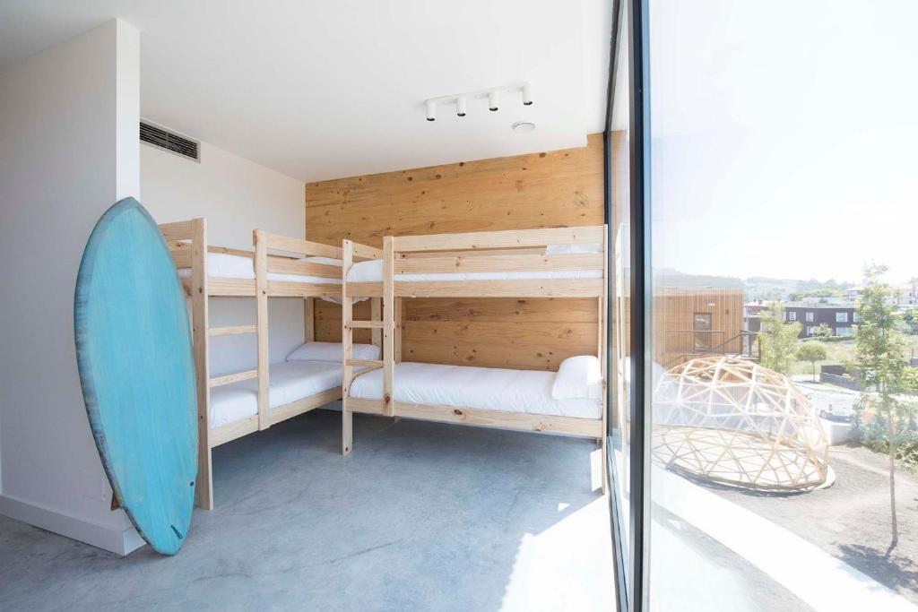Postel nebo postele na pokoji v ubytování Moana Eco Surf House