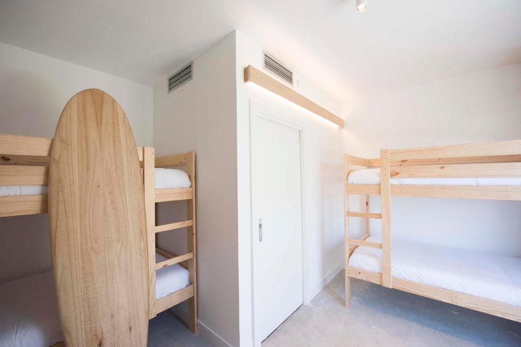 Postel nebo postele na pokoji v ubytování Moana Eco Surf House