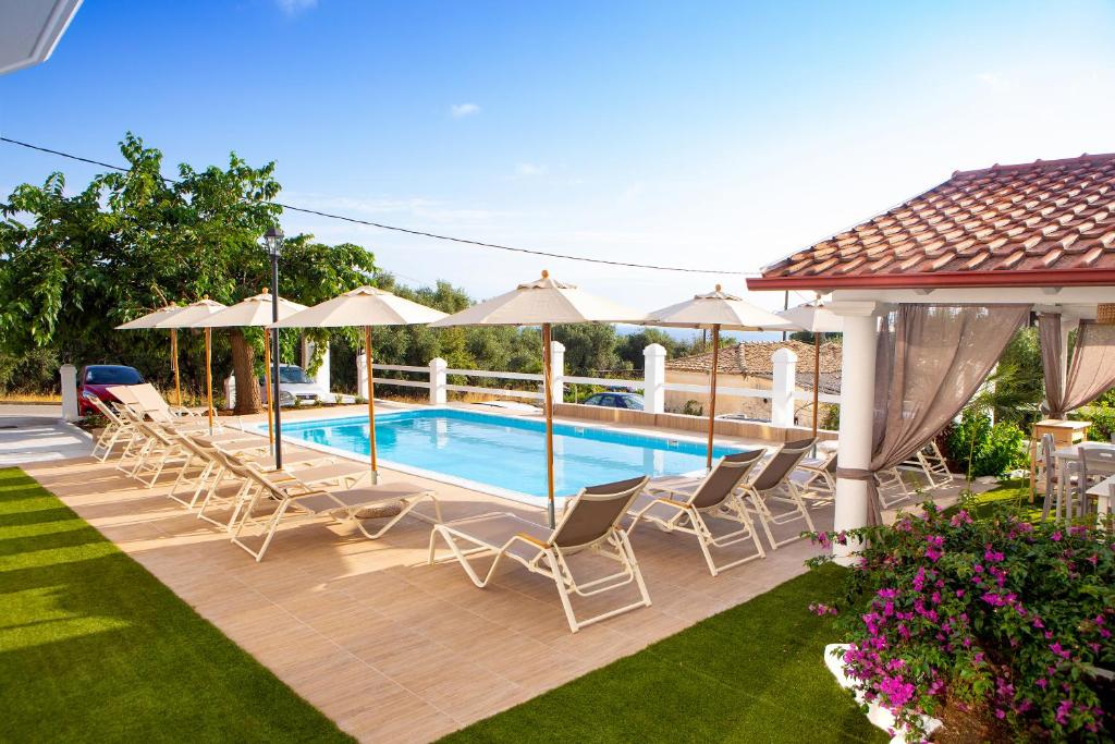 Bazén v ubytování Caretta - Caretta Hotel nebo v jeho okolí