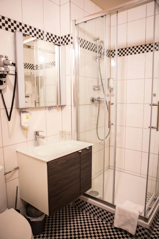 Koupelna v ubytování BlnCty Hotel
