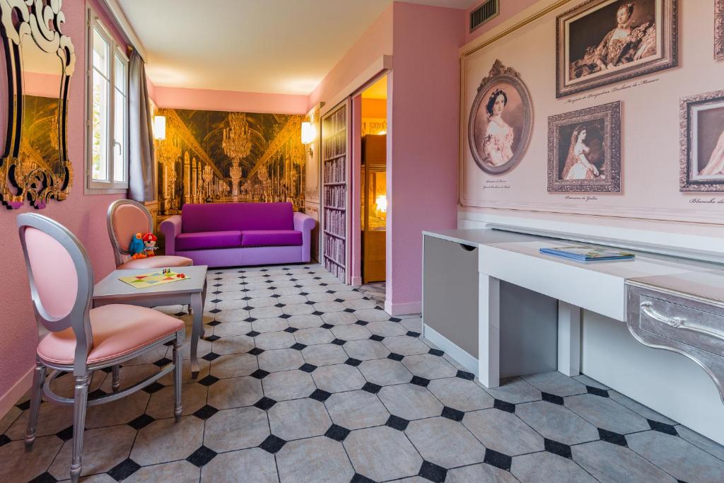 Area soggiorno di Explorers Hotel Marne-la-Vallée
