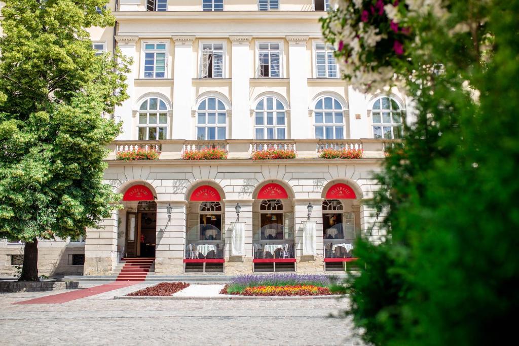 Apartments JustLvivIt at the Rynok Square фото 2