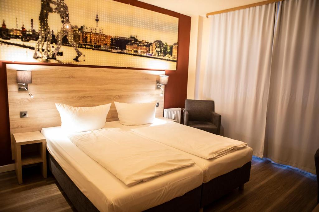 Postel nebo postele na pokoji v ubytování BlnCty Hotel