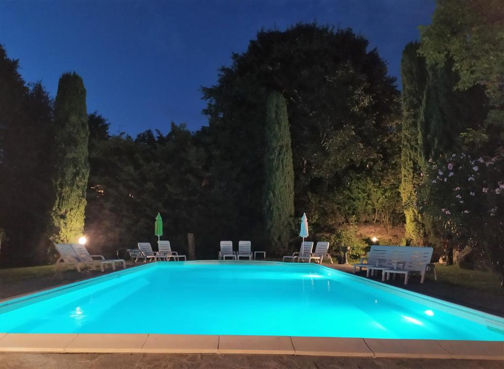 a swimming pool in a yard at night at B&B La Terrazza in Pozzolengo