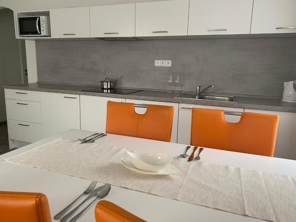 Kuchyň nebo kuchyňský kout v ubytování Penzion Apartmány Adamčík