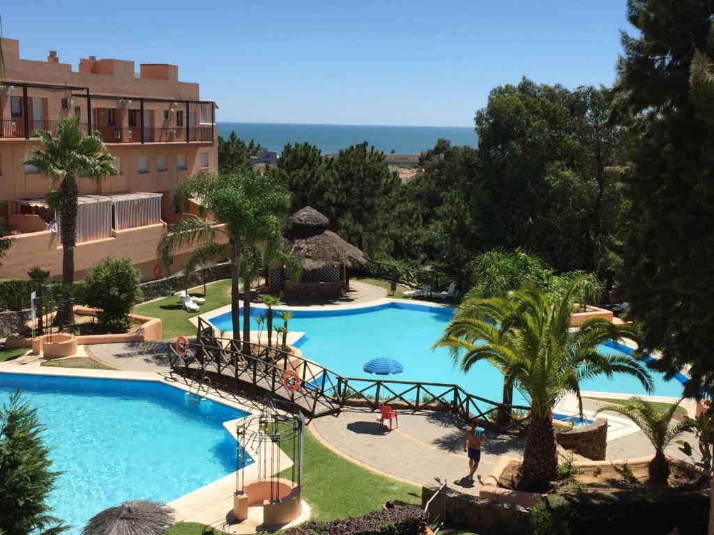 Bazén v ubytování Adosado en Islantilla Golf Resort nebo v jeho okolí
