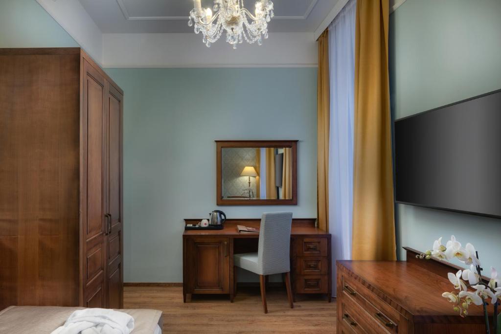 
Hvezda - Premium Single Room with Wellness and Fitness Access

