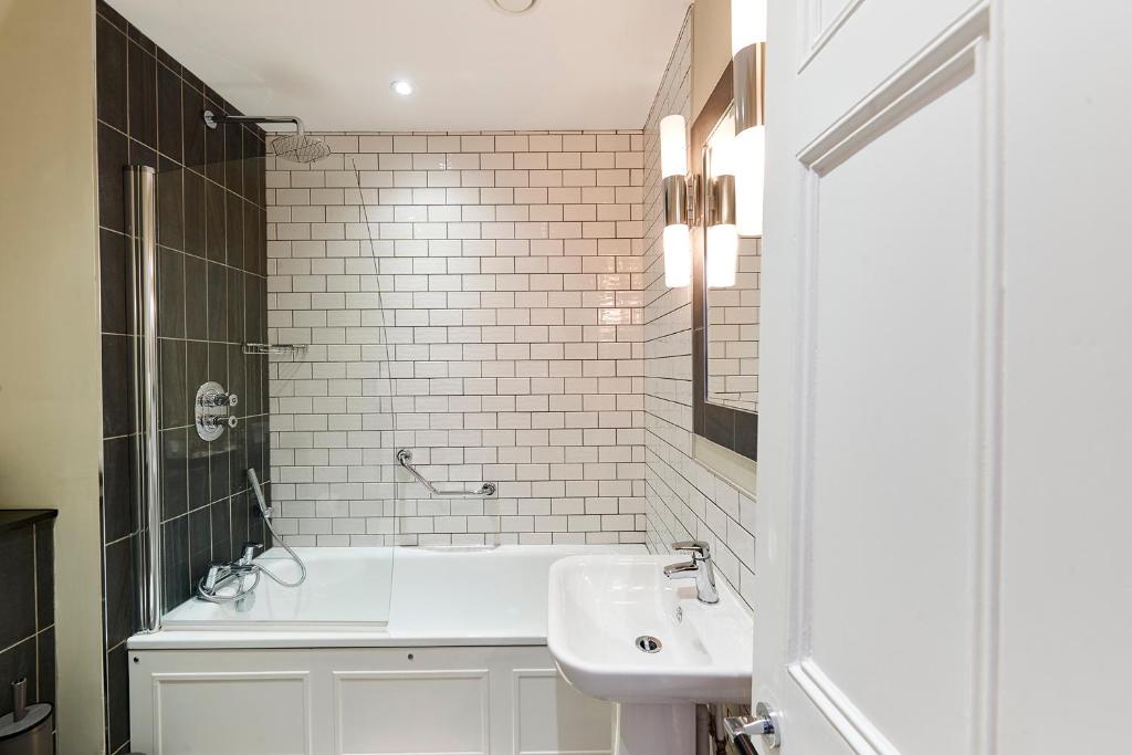 The Belsfield Hotel - Resim 28