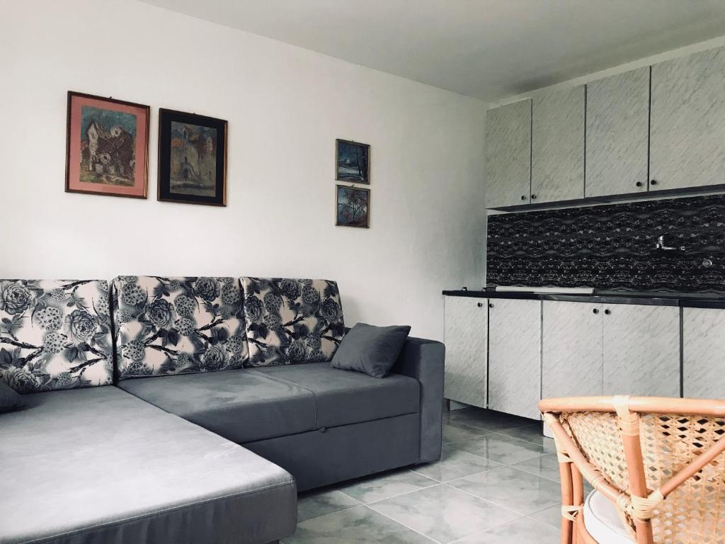 a living room with a couch and a kitchen at Apartmani Konjević in Herceg-Novi