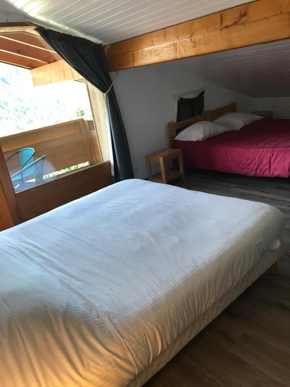 Postel nebo postele na pokoji v ubytování Chalet Hotel Alpaka