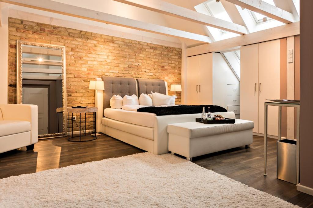 Posezení v ubytování Hotel Zur Linde Dein Self Check In