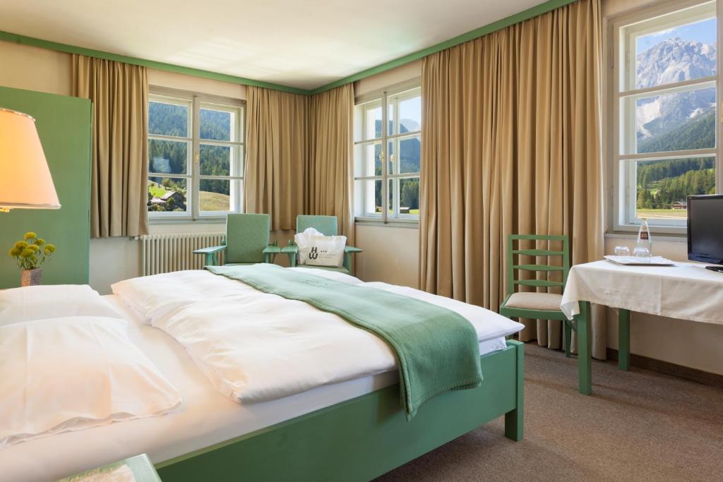 מיטה או מיטות בחדר ב-Hotel Tre Cime Sesto - Sexten