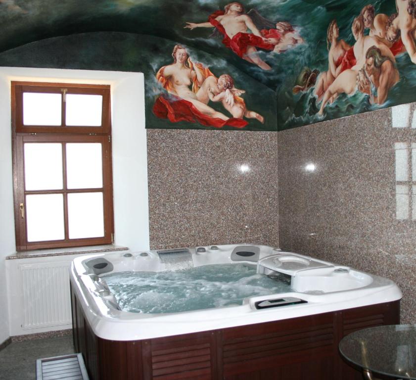 A bathroom at Chateau Krakovany
