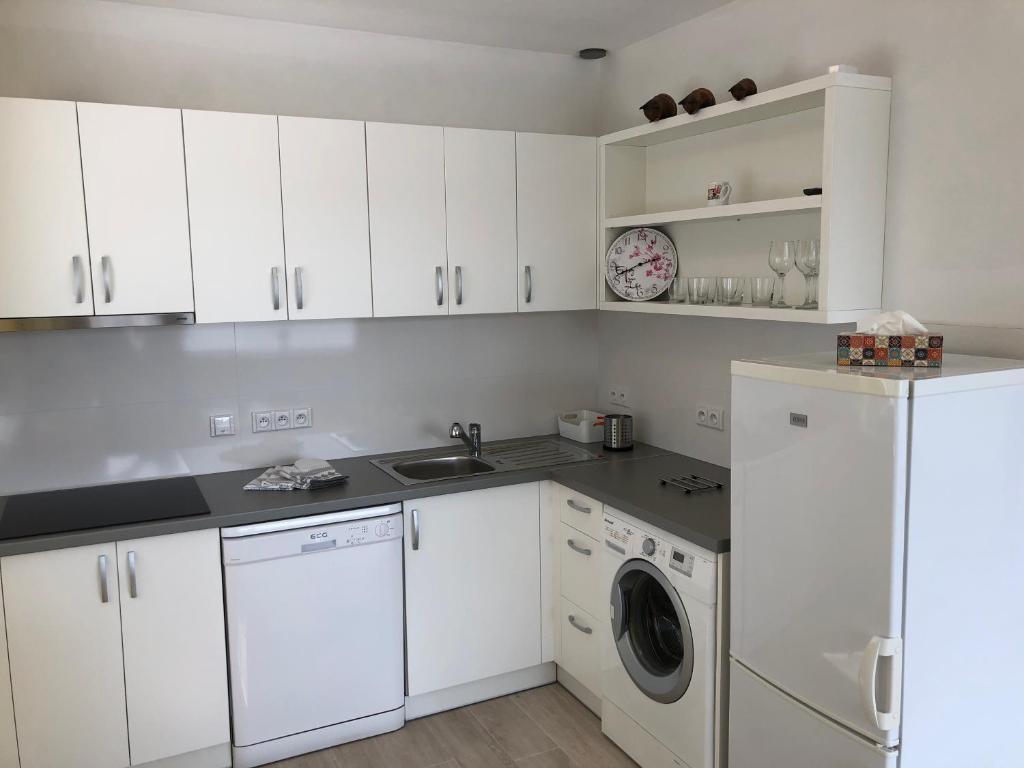 Kuchyň nebo kuchyňský kout v ubytování Apartmány LETO