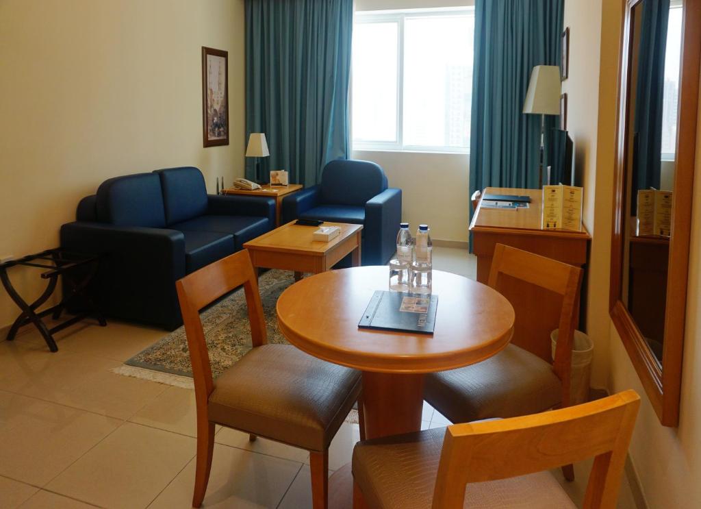 Posezení v ubytování Golden Tulip Sharjah