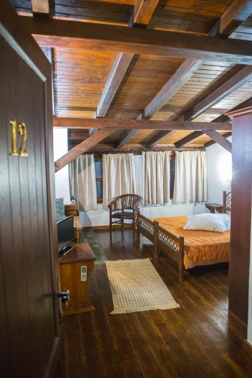 Oikoperiigitis Hotel - 1