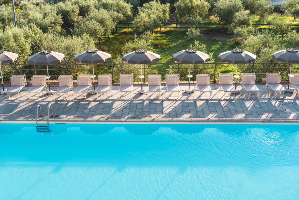Bazén v ubytování Ippotur Medieval Resort nebo v jeho okolí
