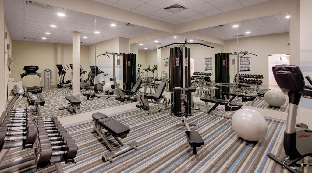 Fitness centrum a/nebo fitness zařízení v ubytování Radisson Blu Hotel Leipzig