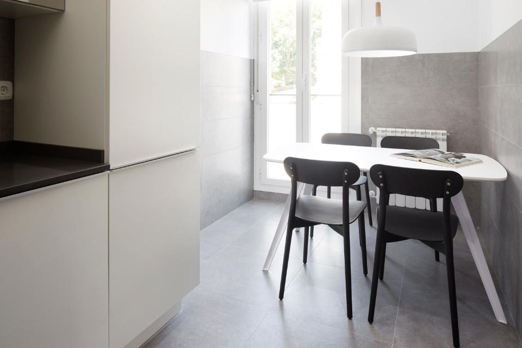 Kuchyňa alebo kuchynka v ubytovaní Muinoa 5 by FeelFree Rentals