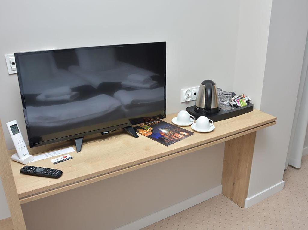 Televízia a/alebo spoločenská miestnosť v ubytovaní Hotelik 51