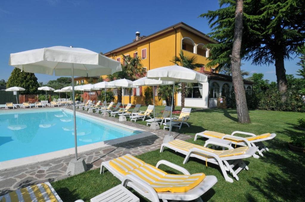 Bazén v ubytování La Quiete Park Hotel nebo v jeho okolí