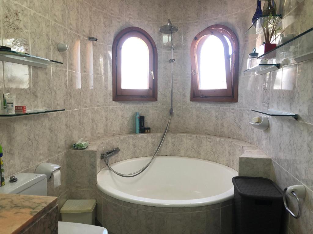 A bathroom at Torre Almadrava