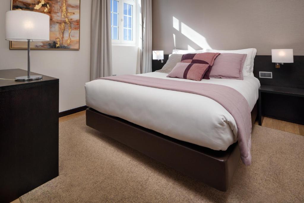 Postel nebo postele na pokoji v ubytování TURIM Aveiro Palace Hotel