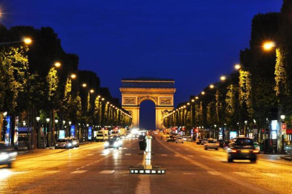 Gallery image of Gorgeous Paris Eiffel Tower in Paris