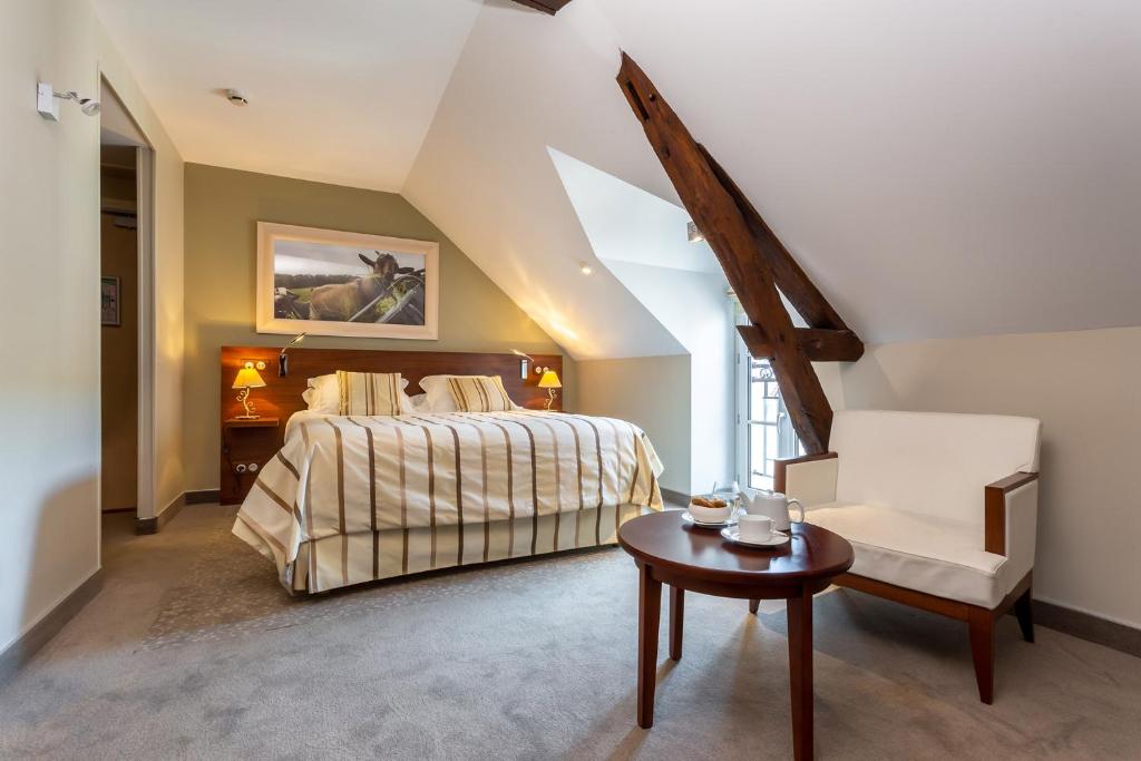 Hôtel Restaurant Famille Bourgeois "La Cote des Monts Damnés" - 2