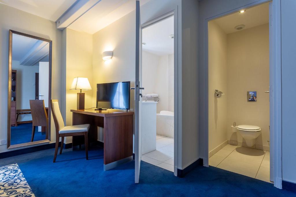 Hôtel Restaurant Famille Bourgeois "La Cote des Monts Damnés" - 8