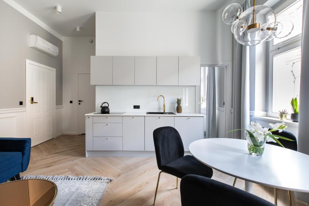 Kuchyňa alebo kuchynka v ubytovaní Homewell Boutique Apartments
