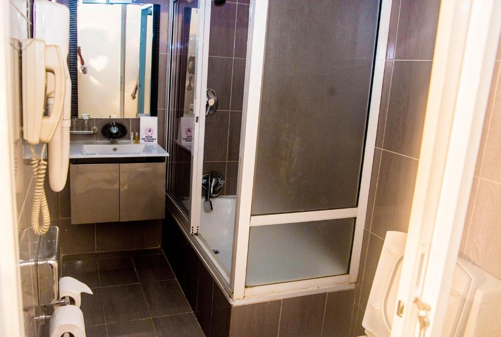 Koupelna v ubytování BW Starfire Hotel